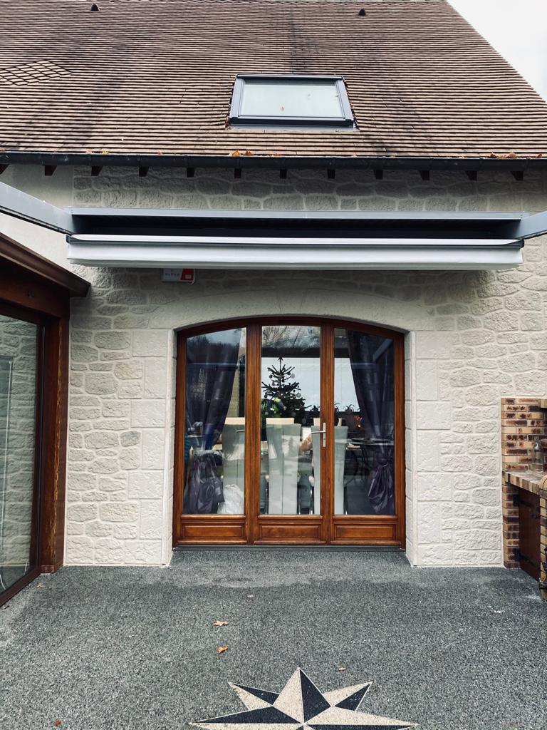 Pose de gouttières en zinc